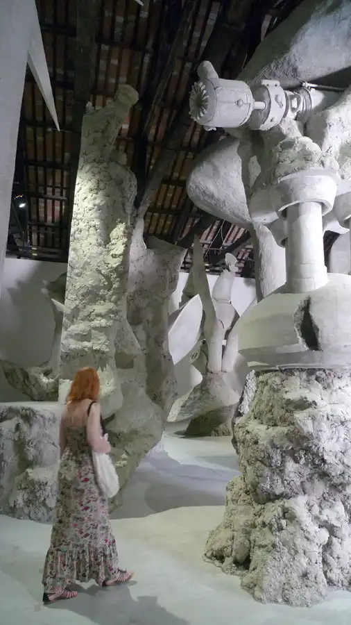 Adrian-Villar-Rojas-Biennale-Venise-04