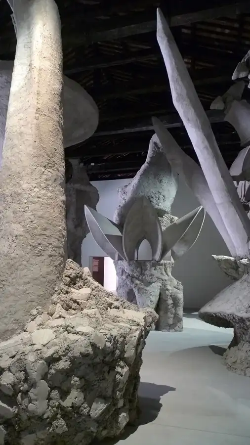 Adrian-Villar-Rojas-Biennale-Venise-06