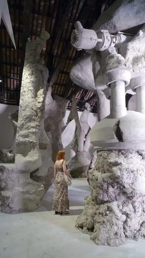 Adrian-Villar-Rojas-Biennale-Venise-08