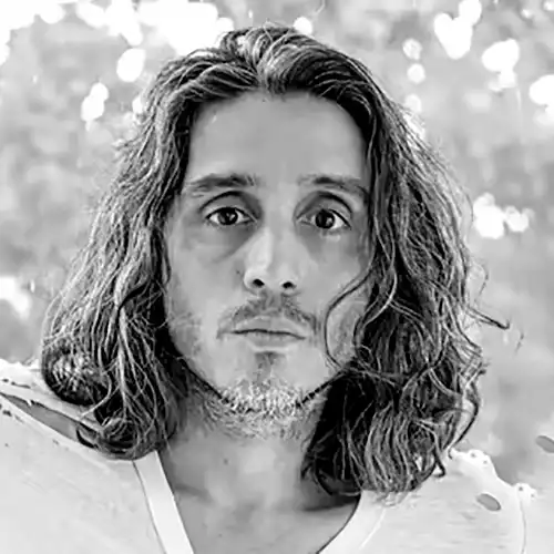 Adrian Villar Rojas Adrián Villar Rojas artiste argentin