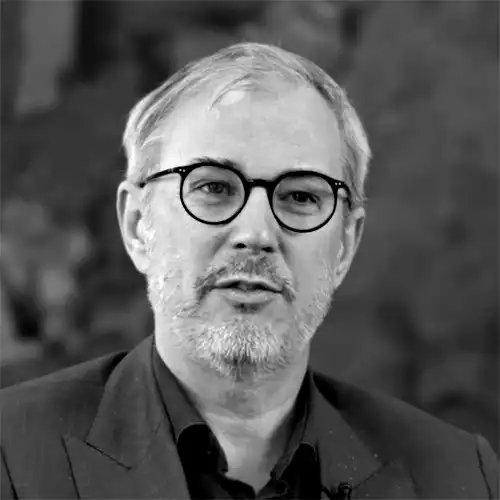 Markus Schinwald est un artiste autrichien représenté par Thaddaeus Ropac